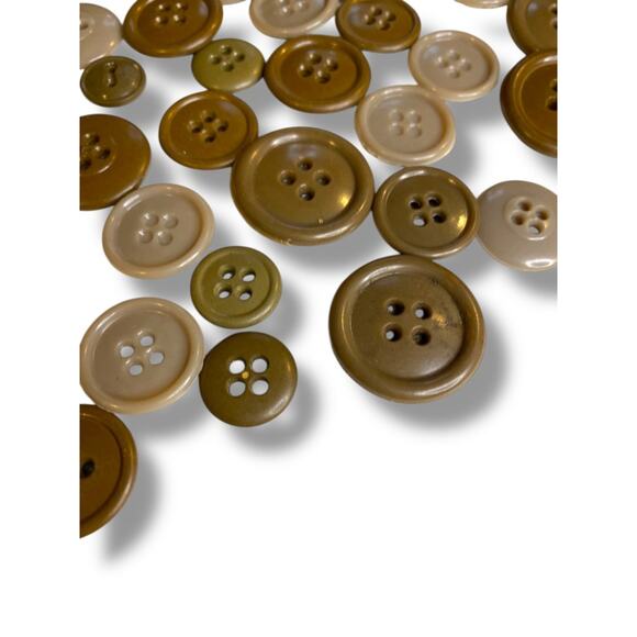Lot of 34 Midcentury Plastic Buttons Assorted Brown Taupe Craft Sew - Picture 4 of 7